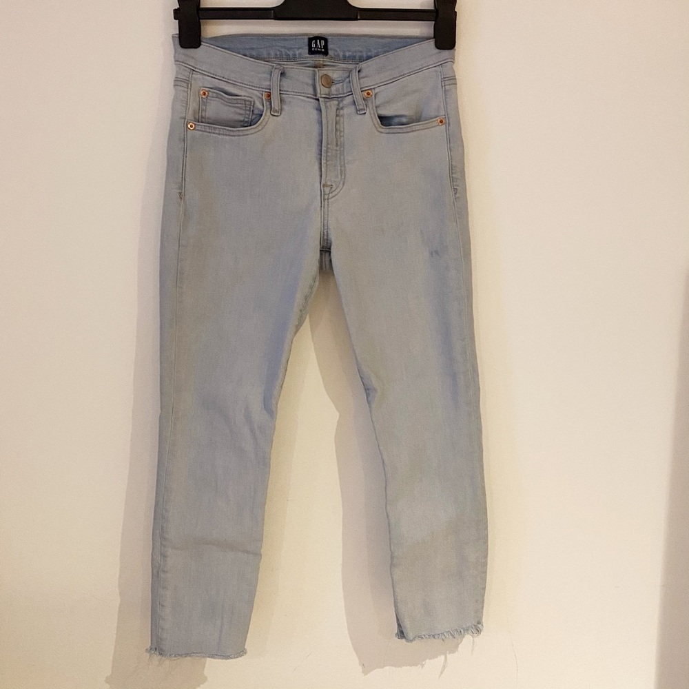 GAP SKINNY JEANS